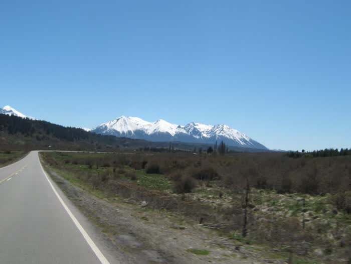 Campo con vista a la cordillera