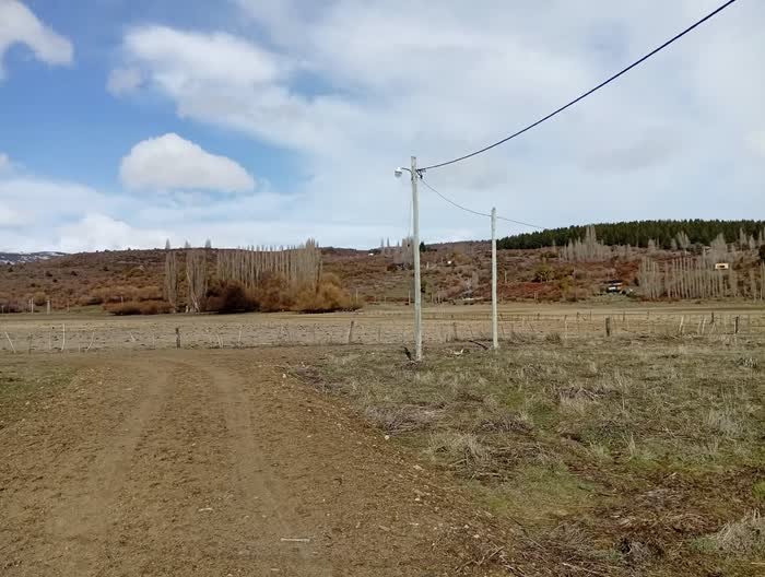 Terreno con servicios y vistas abiertas